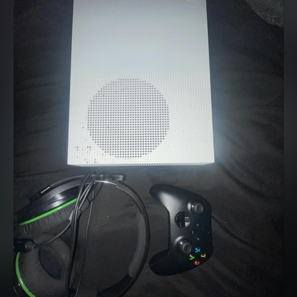 Xbox one (with headset)